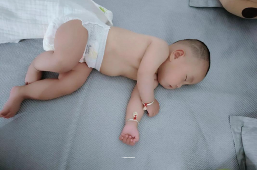 南安三个月宝宝抬头不稳